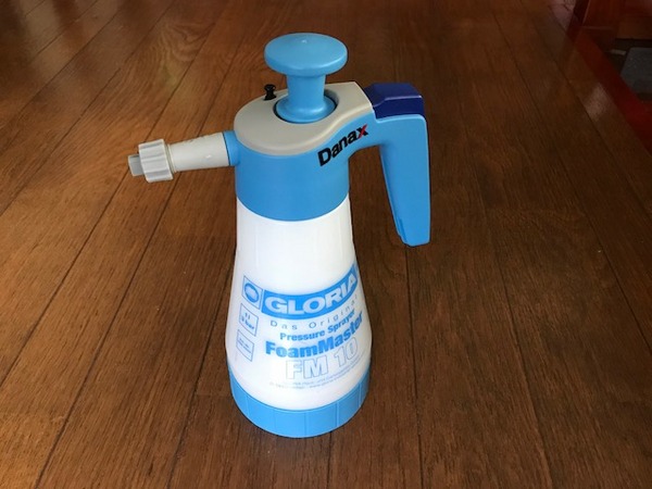 蓄圧式泡洗浄器